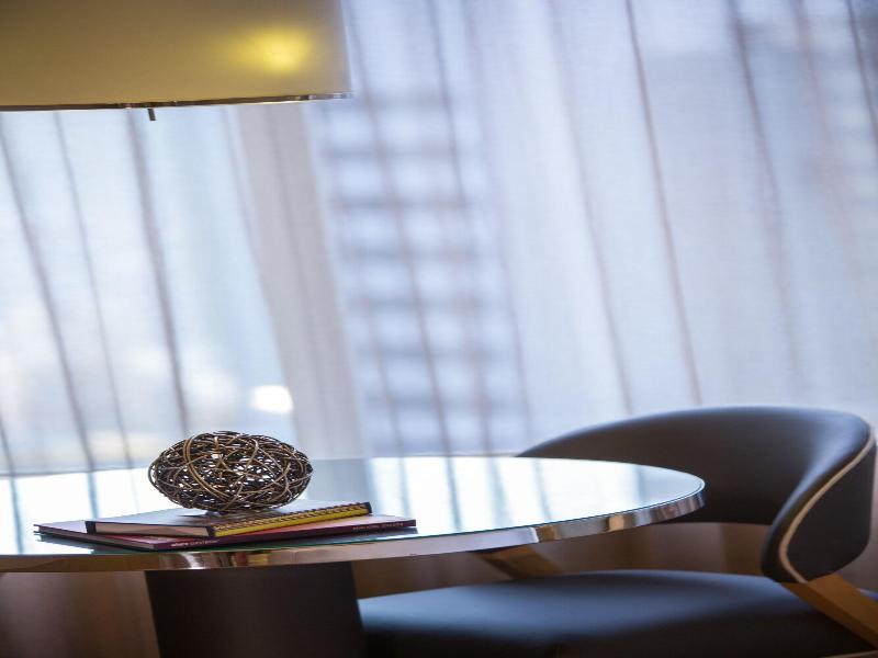 Renaissance Hong Kong Harbour View Hotel image