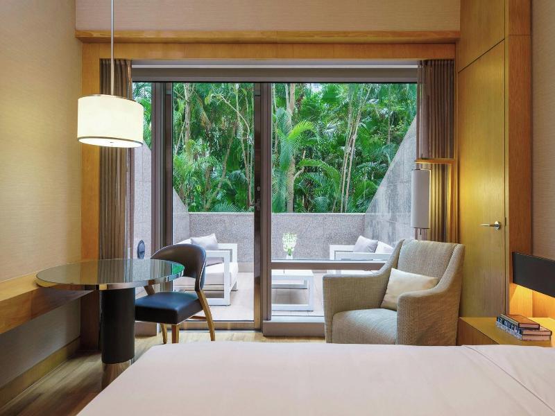 Renaissance Hong Kong Harbour View Hotel image