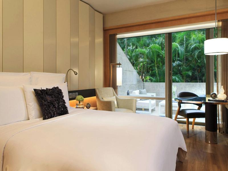 Renaissance Hong Kong Harbour View Hotel image