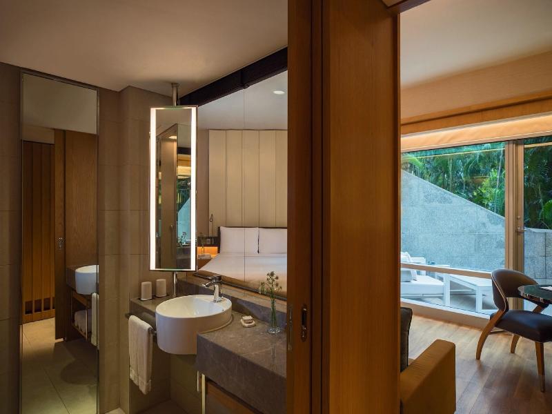 Renaissance Hong Kong Harbour View Hotel image