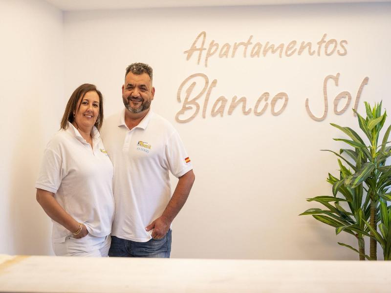 Apartamentos Blancosol image 2
