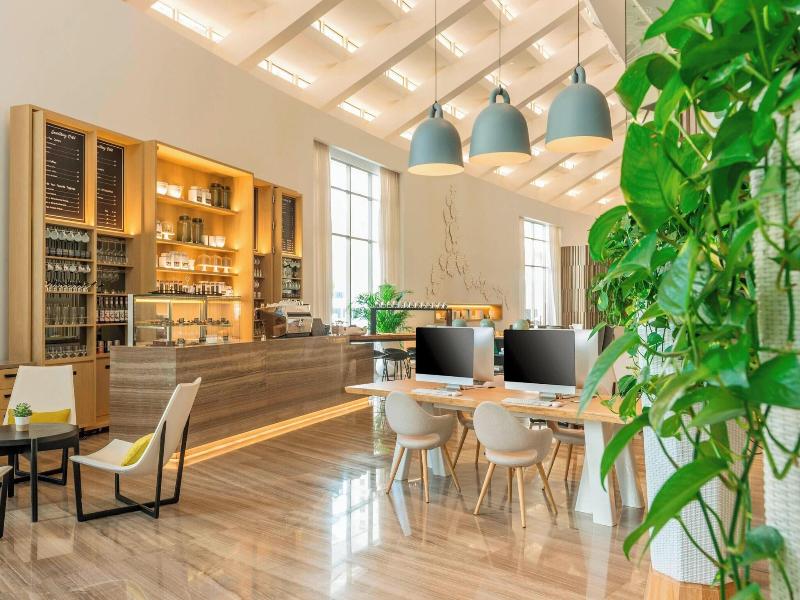 Le Royal Meridien Beach Resort and Spa image