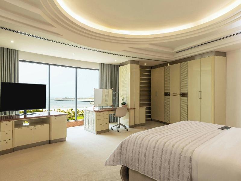 Le Royal Meridien Beach Resort and Spa image