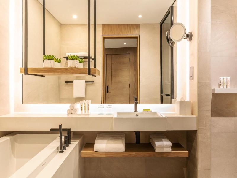 Le Royal Meridien Beach Resort and Spa image
