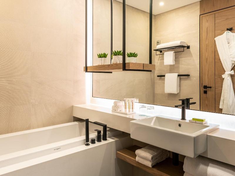 Le Royal Meridien Beach Resort and Spa image