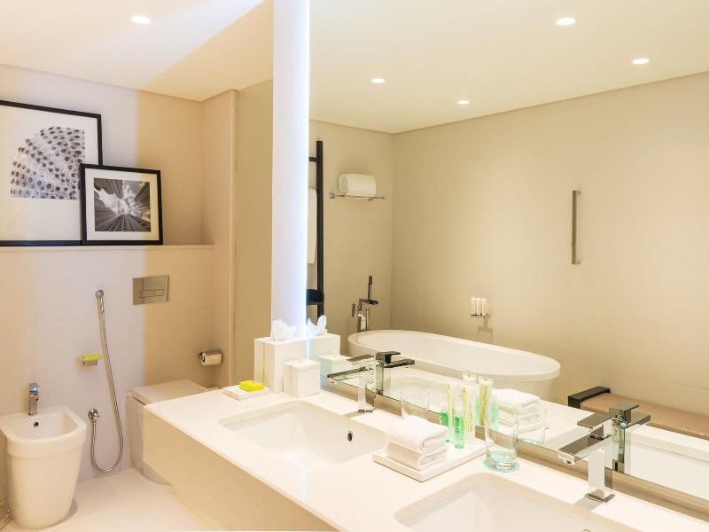 Le Royal Meridien Beach Resort and Spa image