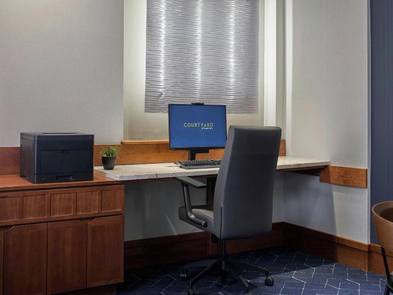 Courtyard By Marriott - Brighton image