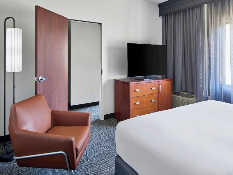 Courtyard By Marriott - Brighton image