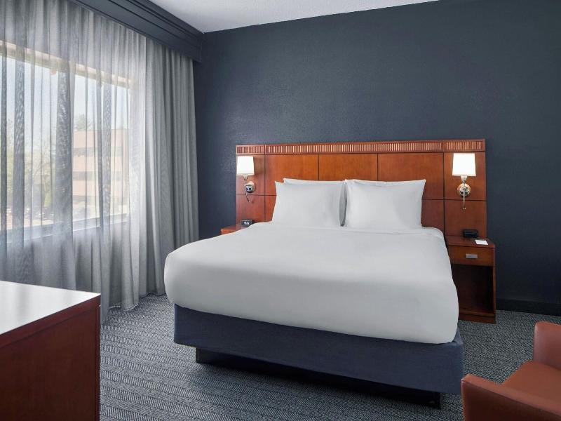 Courtyard By Marriott - Brighton image