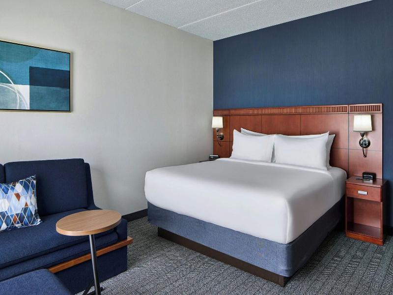 Courtyard By Marriott - Brighton image