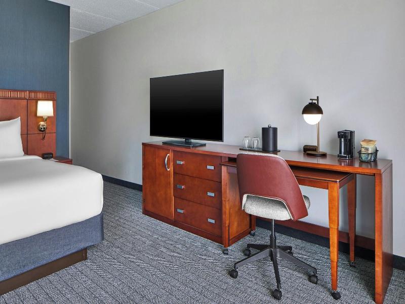 Courtyard By Marriott - Brighton image