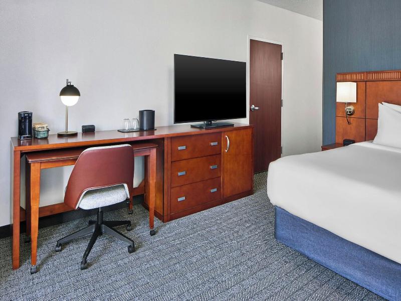 Courtyard By Marriott - Brighton image