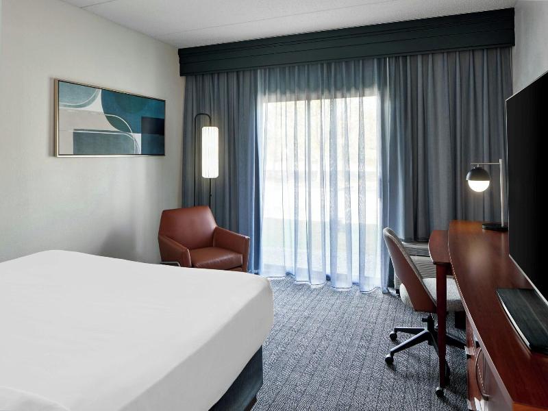 Courtyard By Marriott - Brighton image