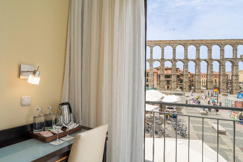 Eurostars Plaza Acueducto image