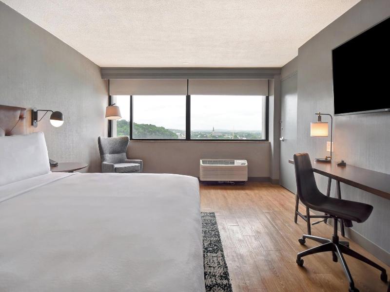 Four Points By Sheraton Boston Newton image