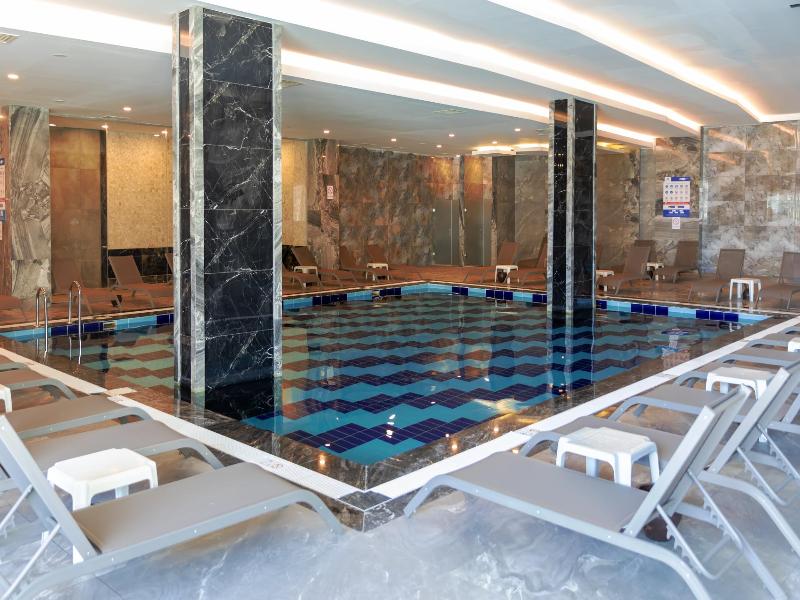 Crystal Centro Pearl Collection image