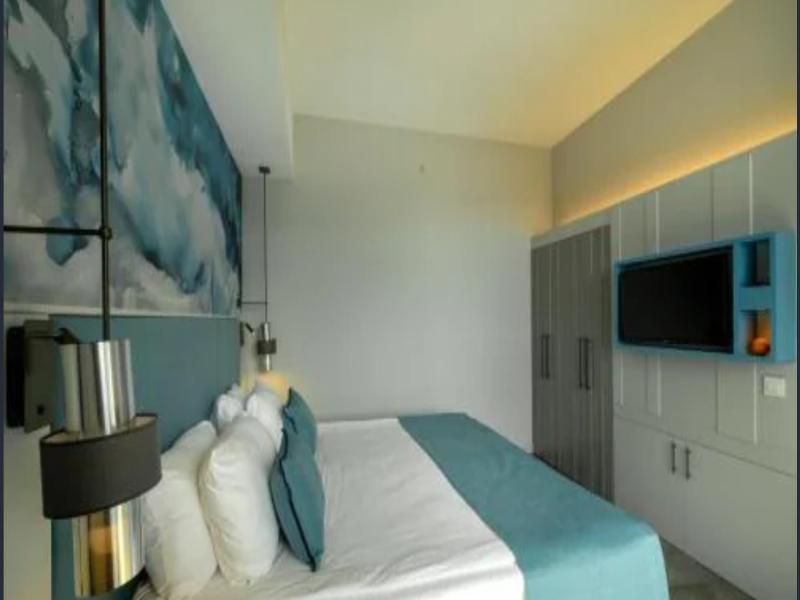 Crystal Centro Pearl Collection image
