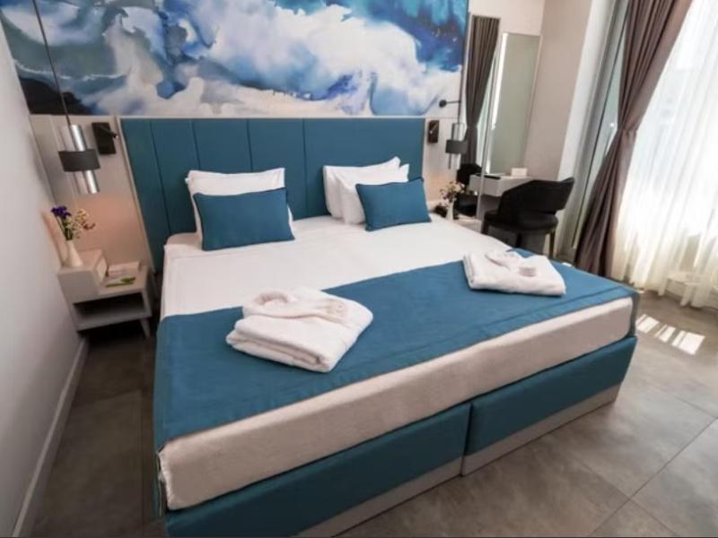 Crystal Centro Pearl Collection image