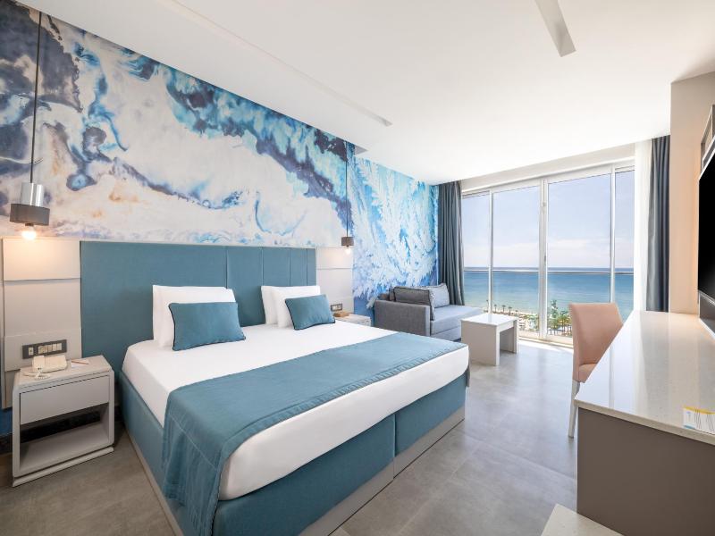 Crystal Centro Pearl Collection image