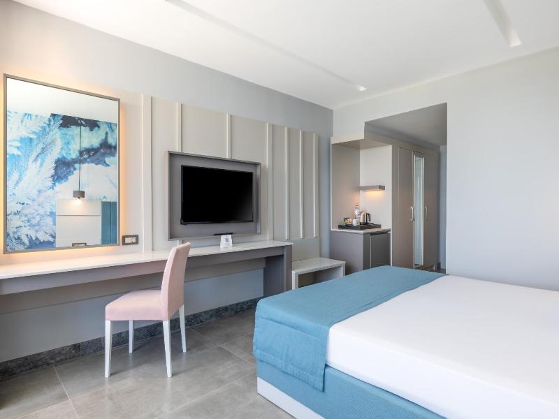 Crystal Centro Pearl Collection image
