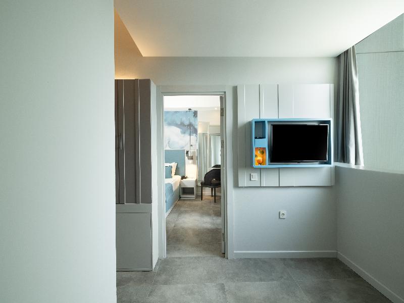 Crystal Centro Pearl Collection image