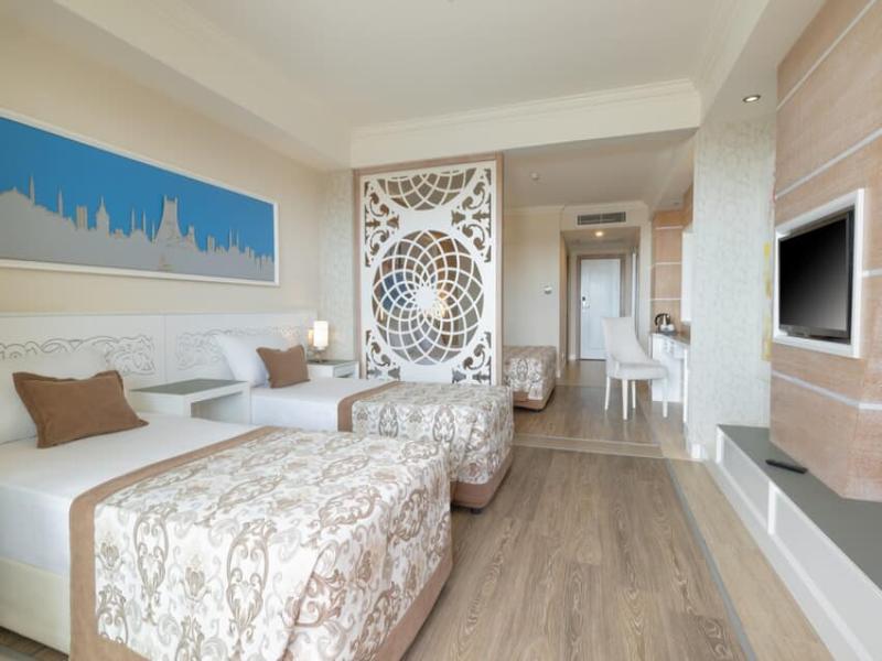Crystal Centro Pearl Collection image