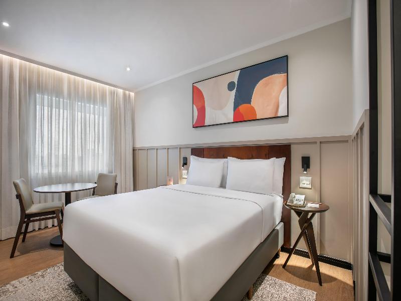 DOUBLE SUPERIOR QUEEN BED