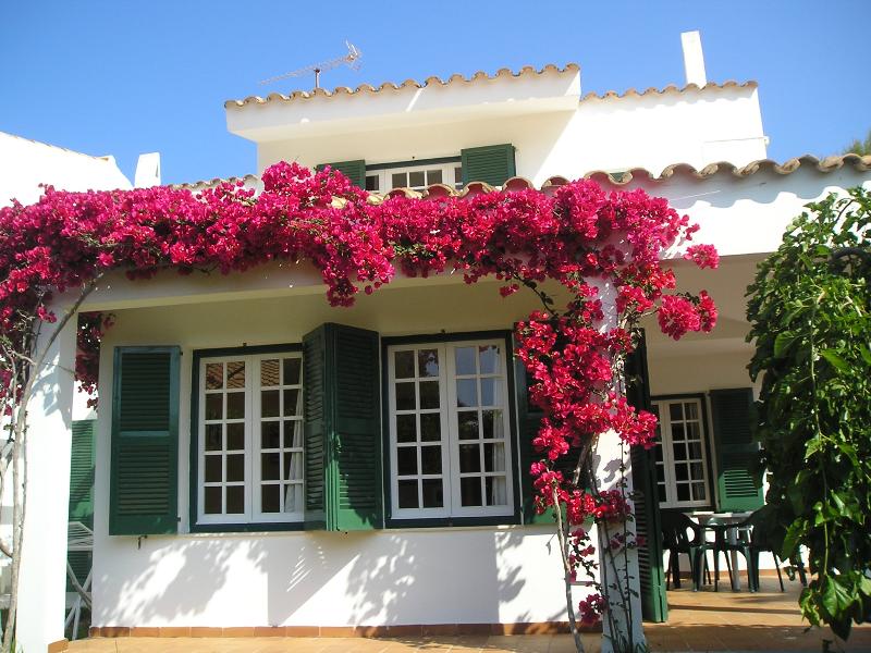 Las Brisas Apartments