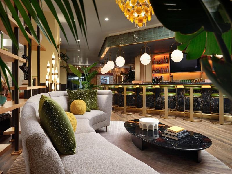 Burton House, Beverly Hills, A Tribute Portfolio image