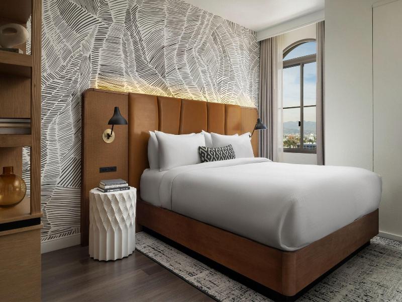 Burton House, Beverly Hills, A Tribute Portfolio image