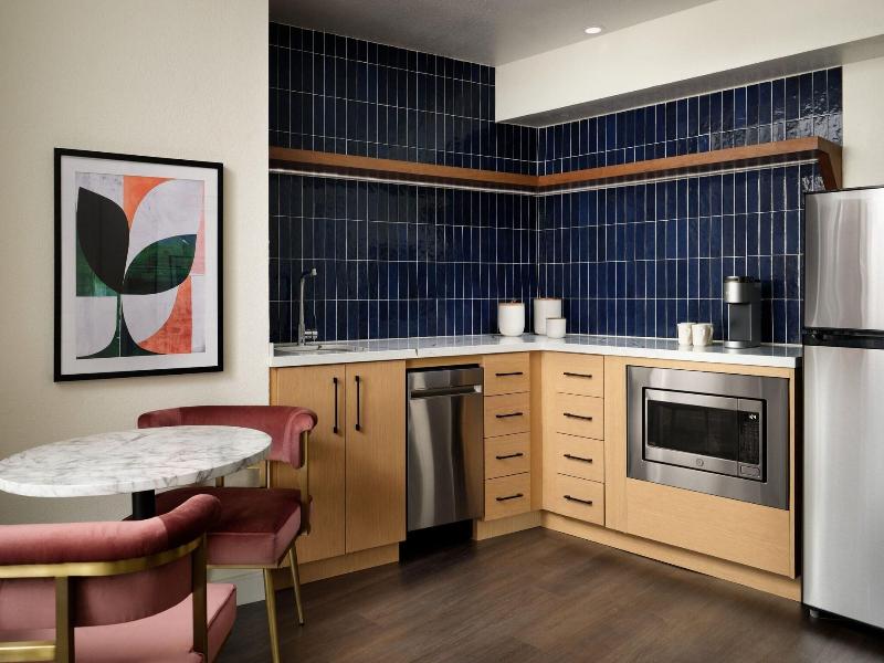 Burton House, Beverly Hills, A Tribute Portfolio image