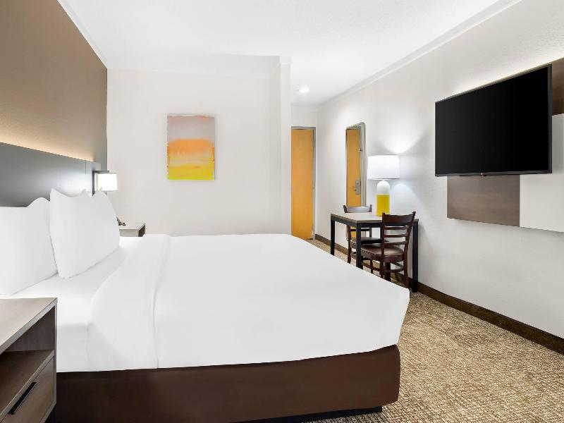 Comfort Inn Gold Coast Beach Area image