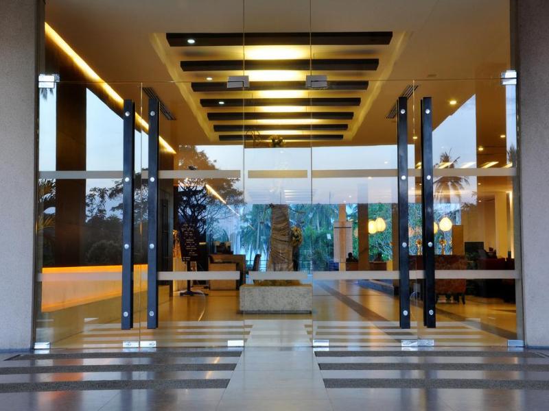 Pegasus Reef - A Beach Resort in Colombo image