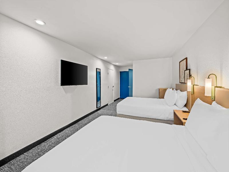 Spark by Hilton Sterling Dulles Airport image