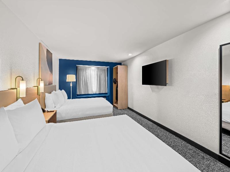 Spark by Hilton Sterling Dulles Airport image
