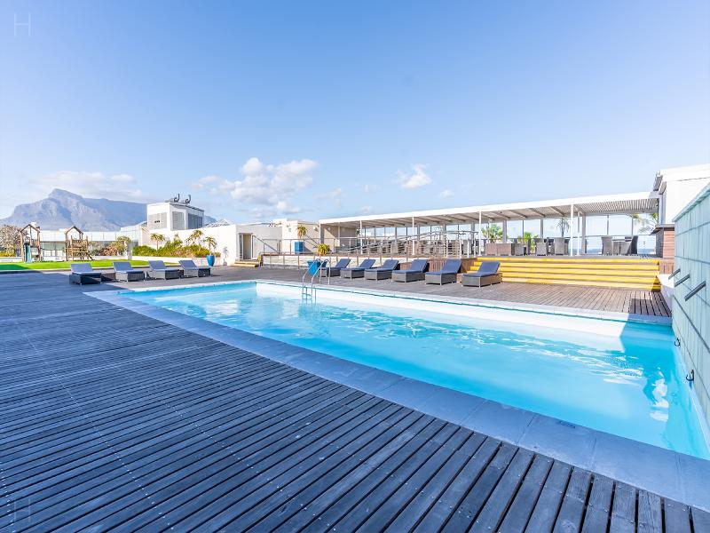 Lagoon Beach Hotel image
