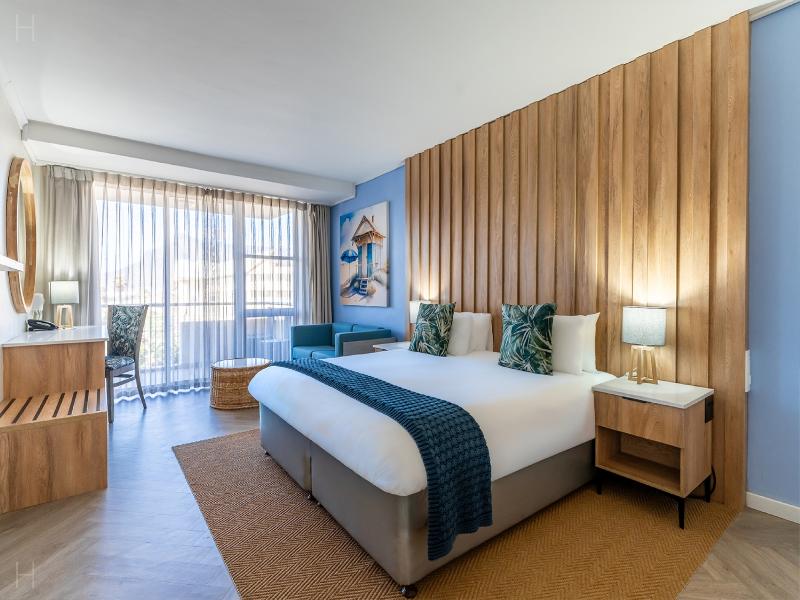 Lagoon Beach Hotel image