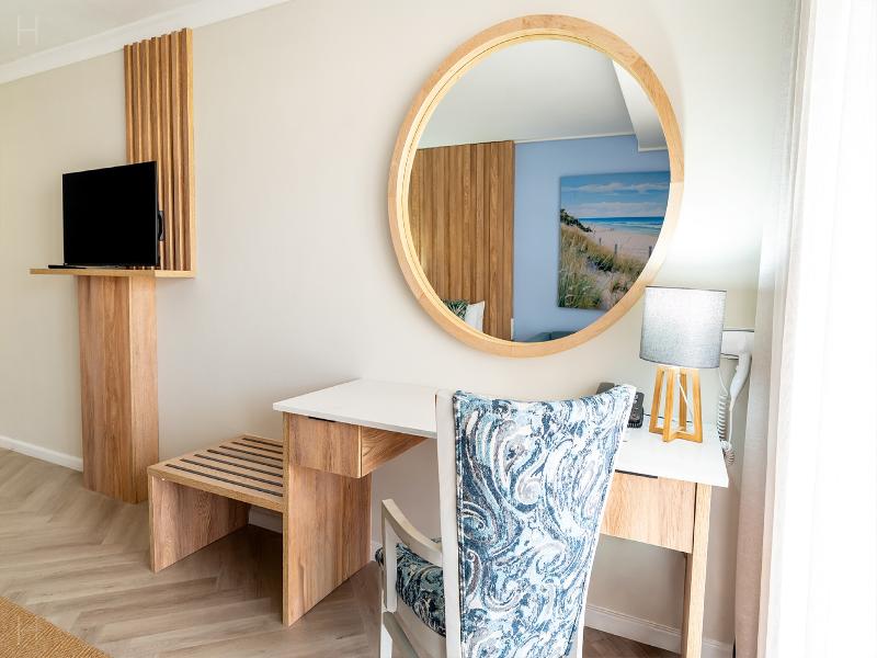 Lagoon Beach Hotel image