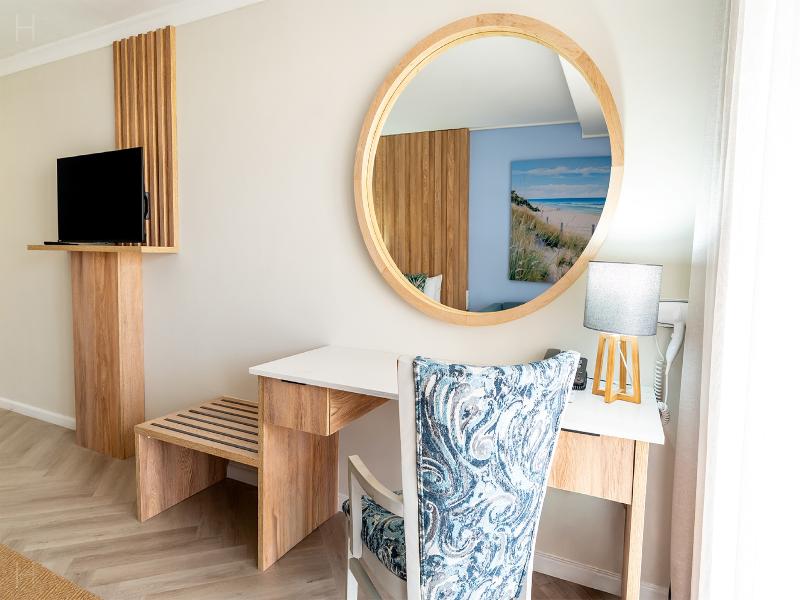 Lagoon Beach Hotel image