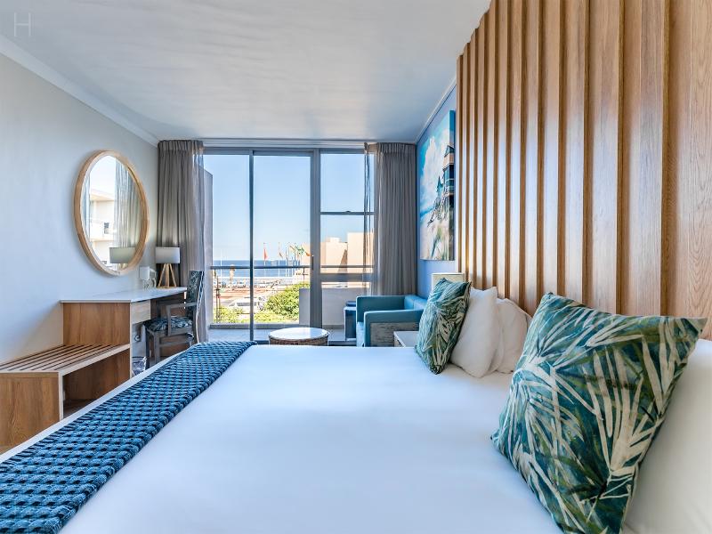 Lagoon Beach Hotel image