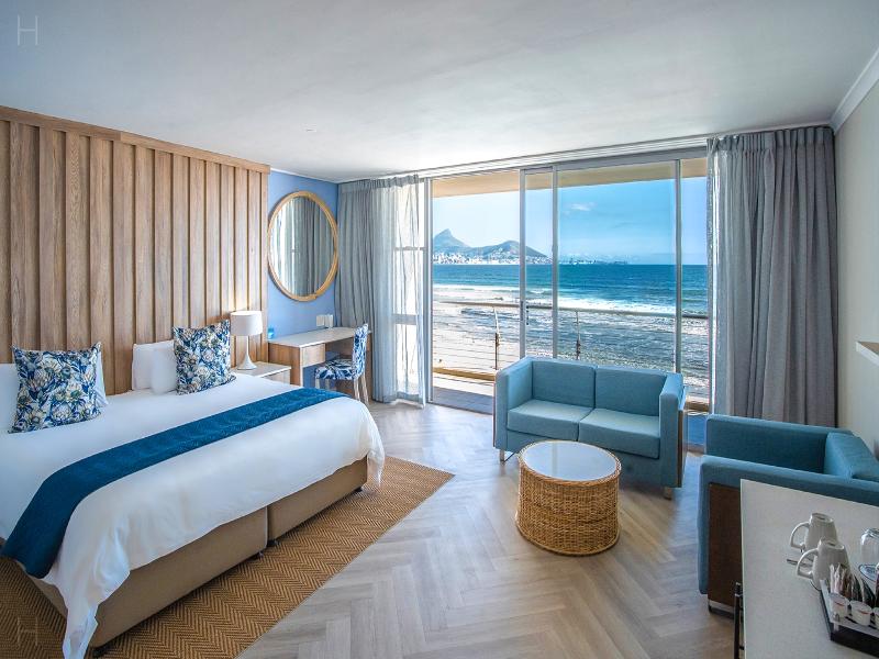 Lagoon Beach Hotel image