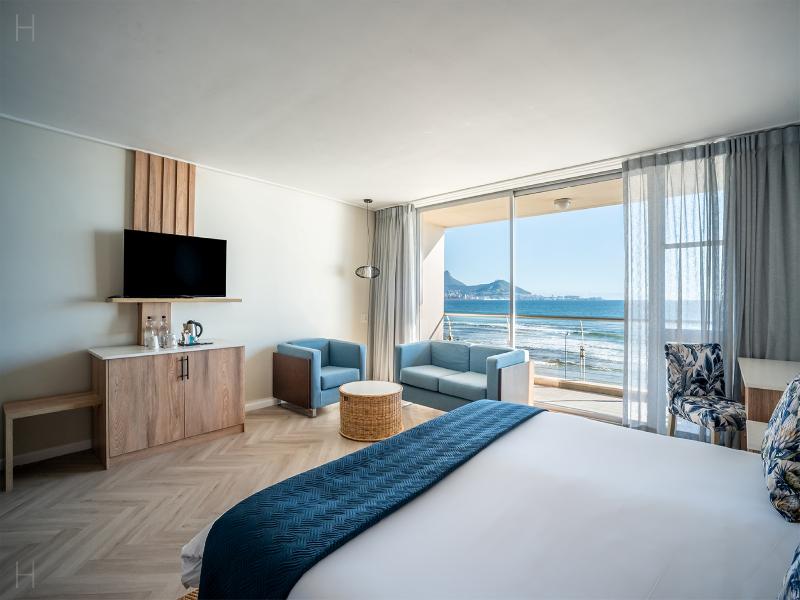 Lagoon Beach Hotel image