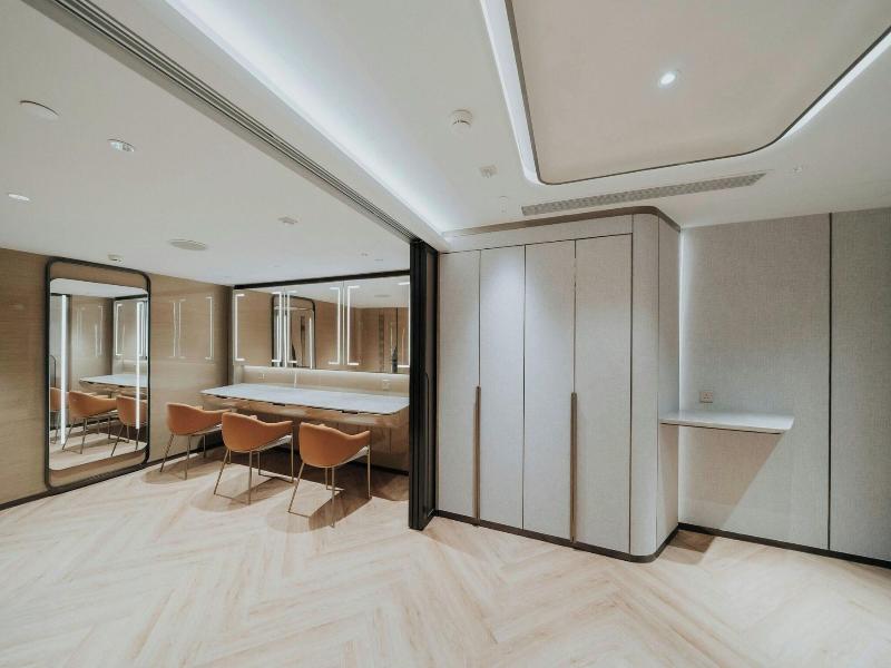 Sheraton Hong Kong Hotel & Towers image