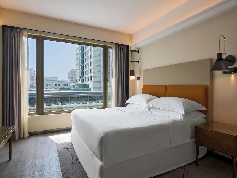 Sheraton Hong Kong Hotel & Towers image
