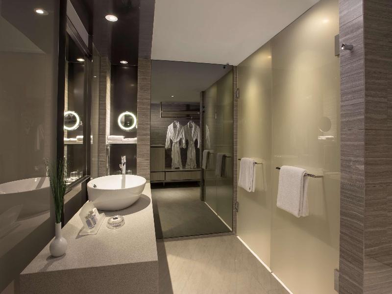 Carlton Hotel Singapore image