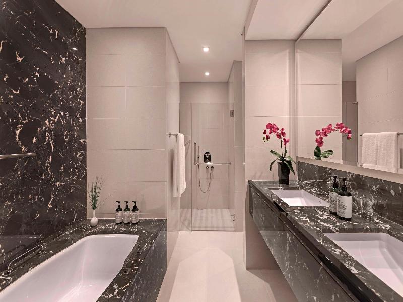 Carlton Hotel Singapore image