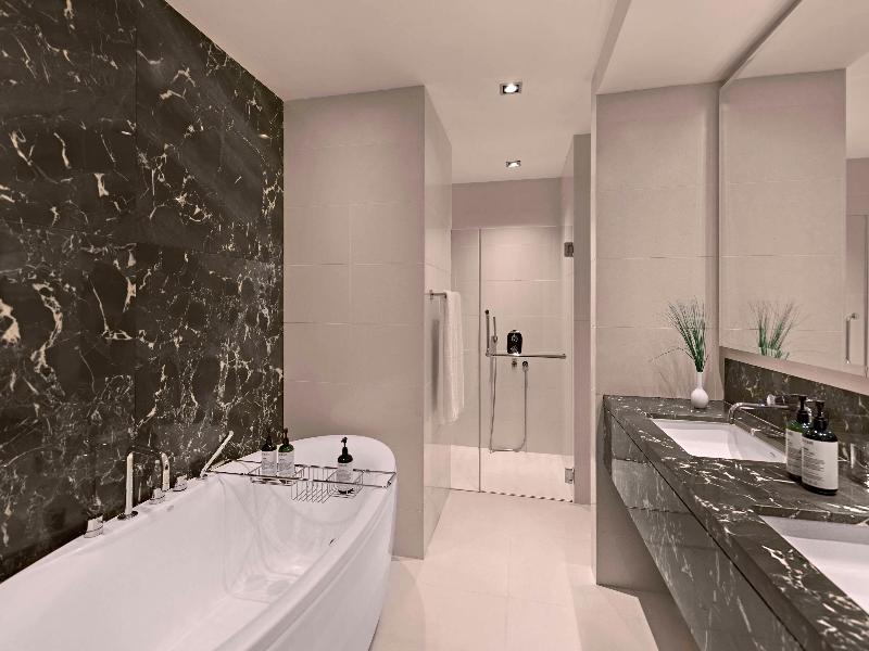 Carlton Hotel Singapore image
