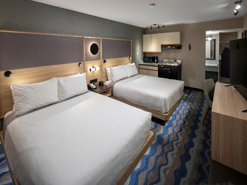 Accent Inn Kelowna image