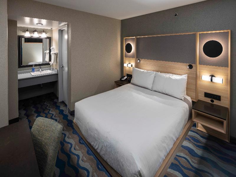Accent Inn Kelowna image