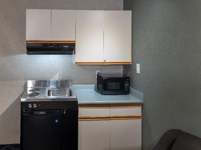 Accent Inn Vancouver Airport image